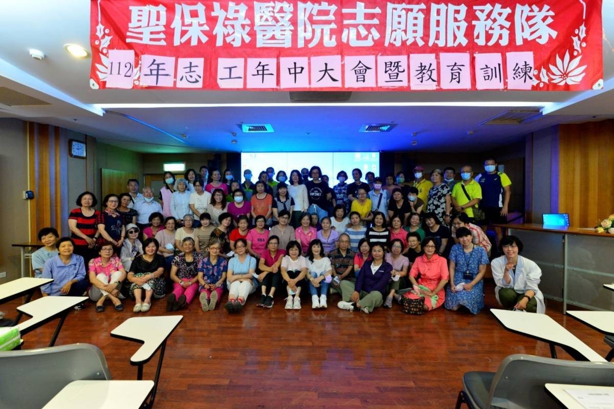 112年中志工大合照 112年中志工大合照